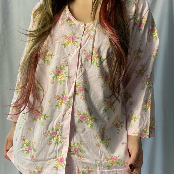 Floral Button Top - Picture 1 of 4